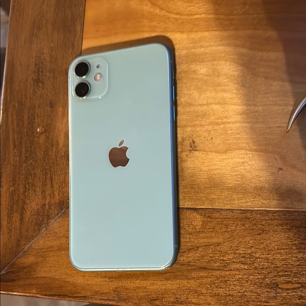 Apple iPhone 11 - Light Blue (used)